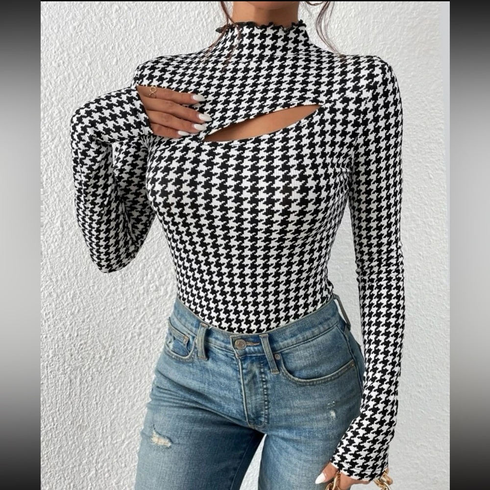 Classic Houndstooth Print Cut Out Front Mock Neck Bodysuit - Picture 4 of 9